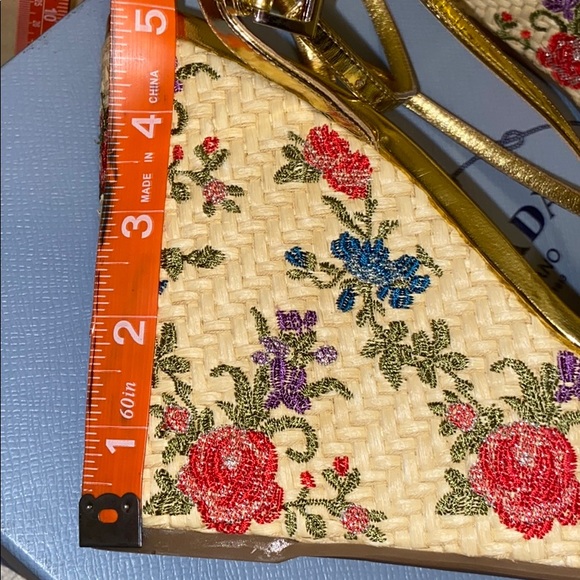 Prada Gold Wedges style Capretto lamina. - Picture 6 of 7